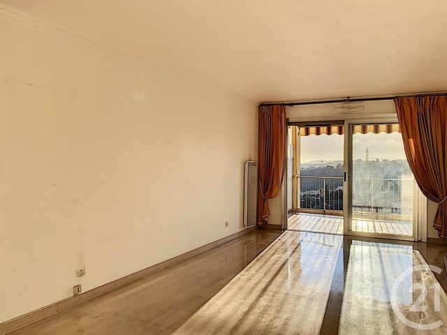 Afficher la photo en grand Appartement F3 à vendre - 3 pièces - 82.3 m2 - NICE - 06 - PROVENCE-ALPES-COTE-D-AZUR - Century 21 Cabinet Marchal